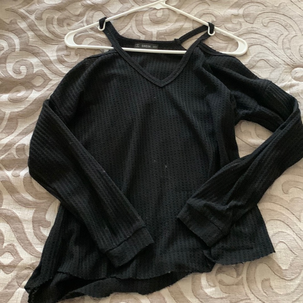 Black ribbed cold shoulder shirt